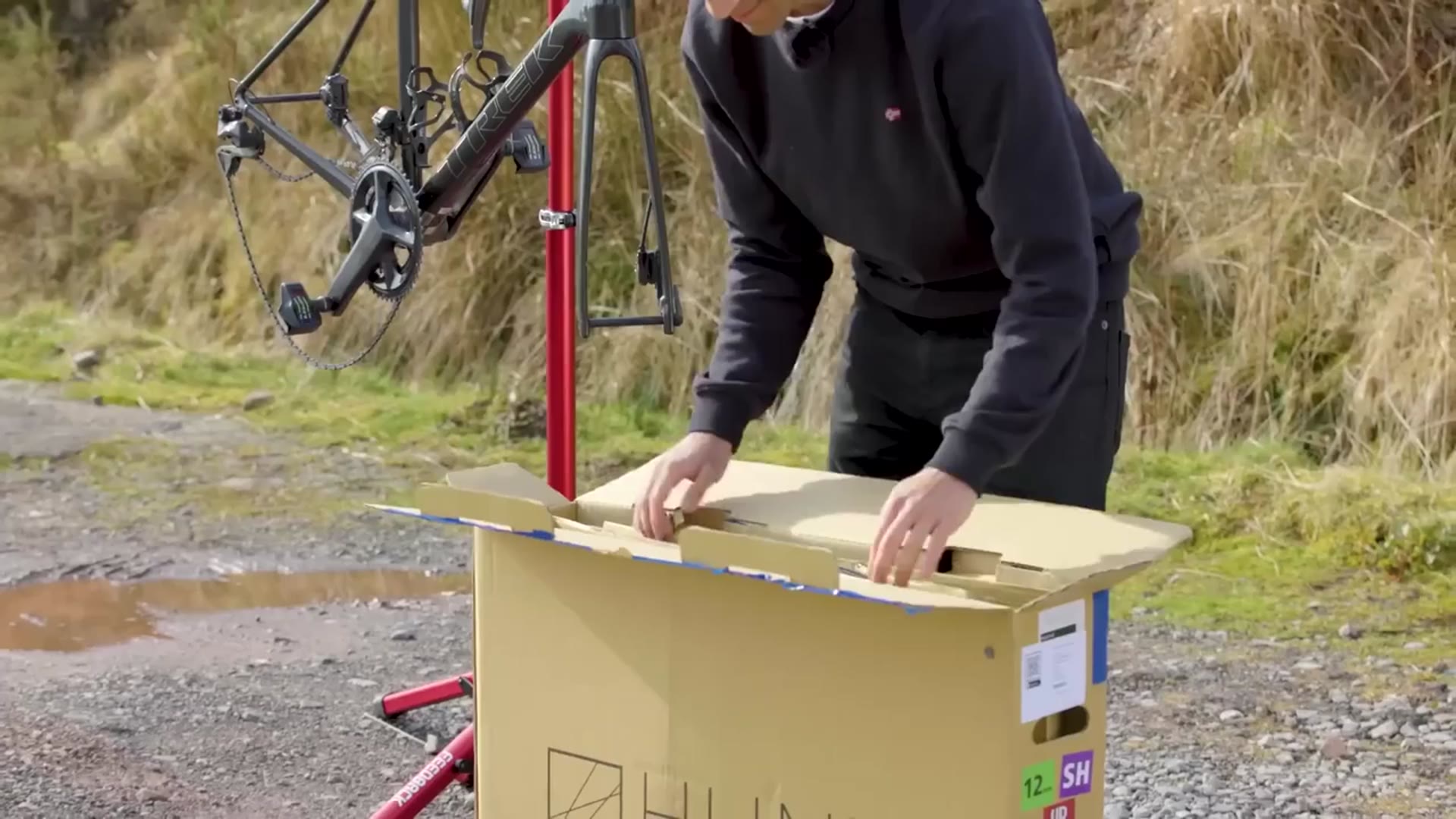 'Video thumbnail for Tips On How To Set Up Carbon Road Bike Wheels'