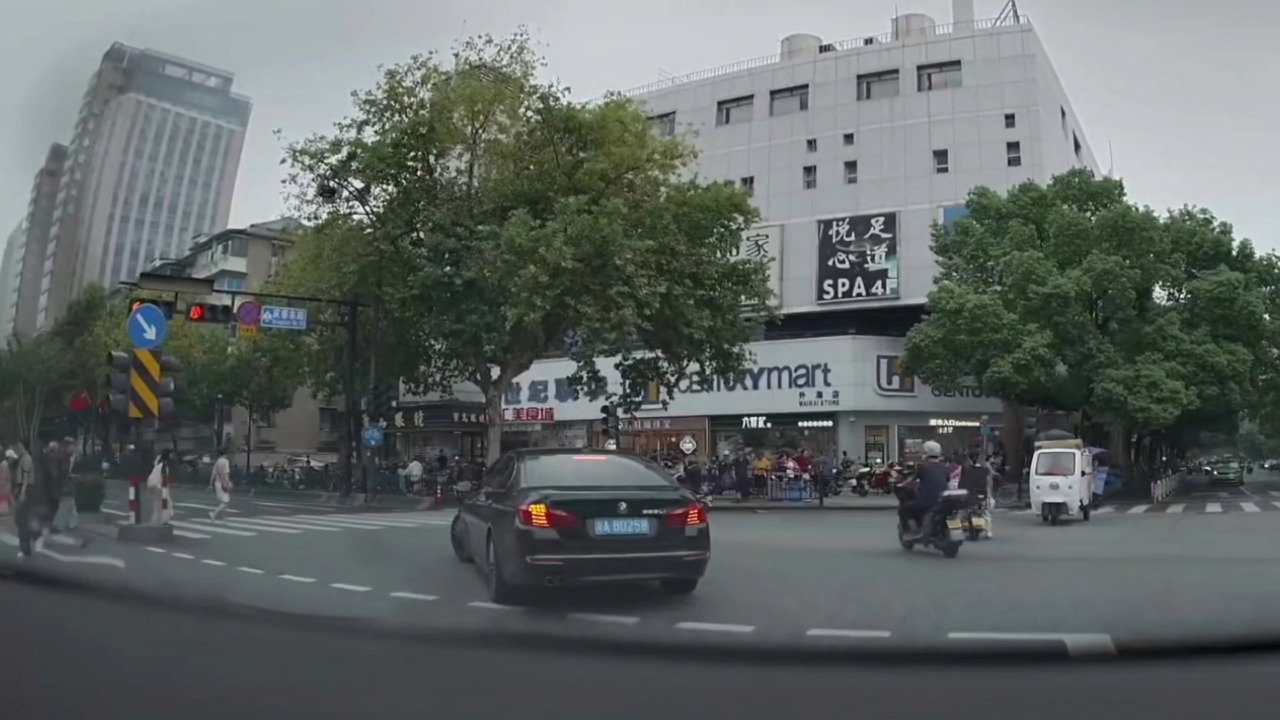 Video thumbnail for Cyclist Loses Balance and Falls at Hangzhou Intersection