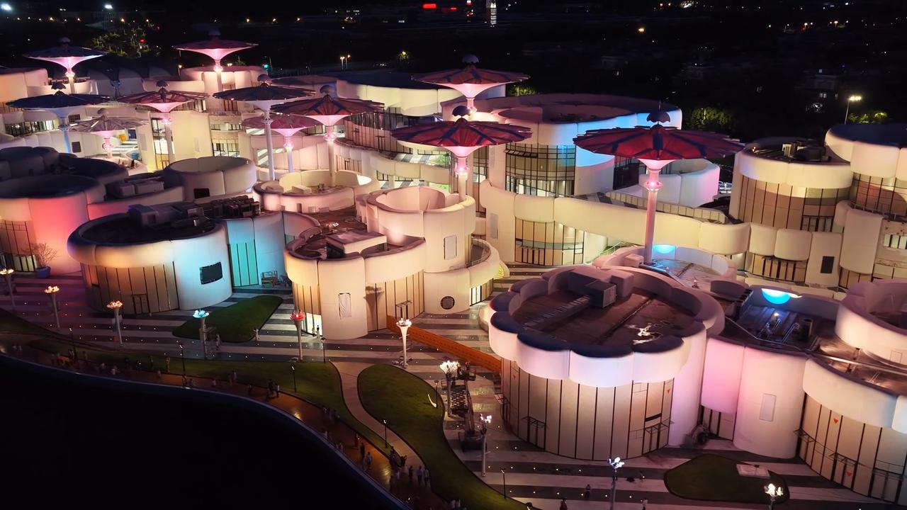 Video thumbnail for China: Chinese First Art Concept Outlet Mall Trial Lighting.