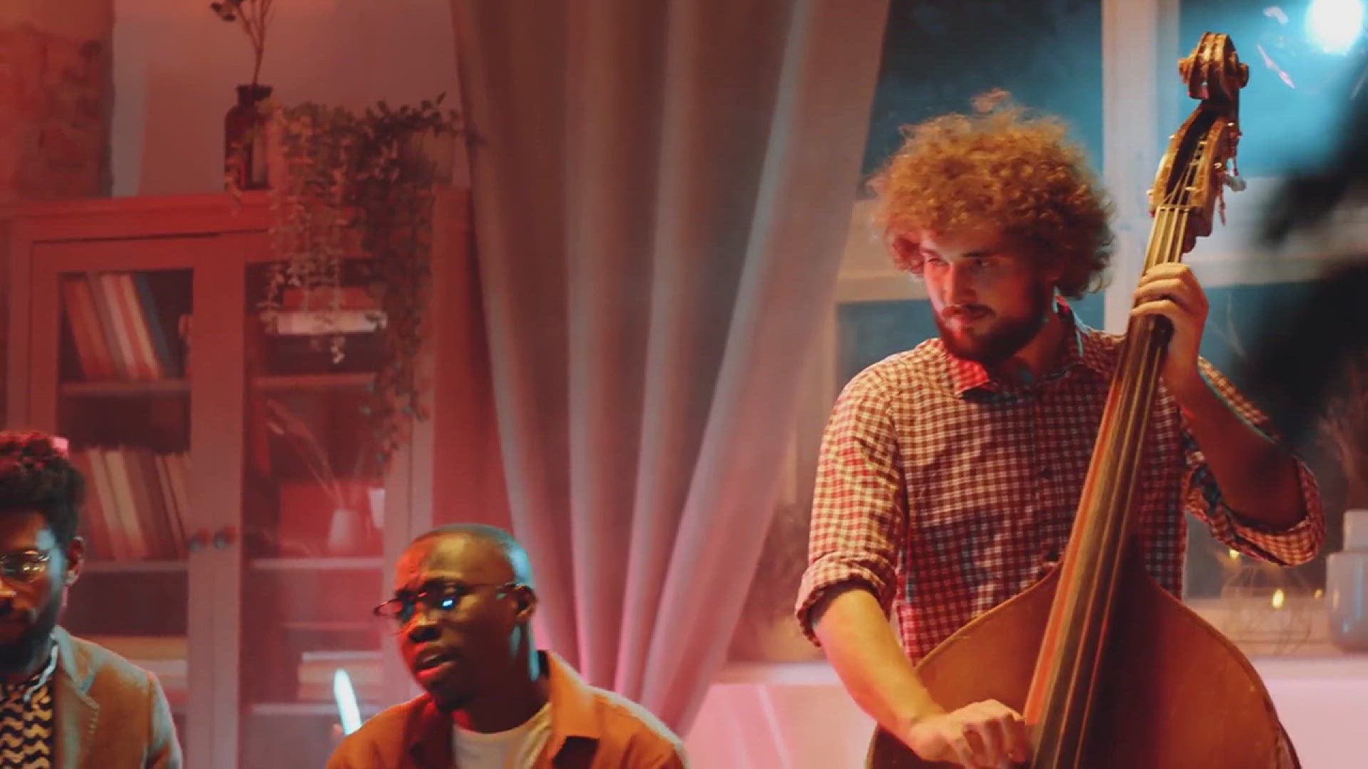 Lucky Daye Calls Collaborator Bruno Mars a &... Open Video