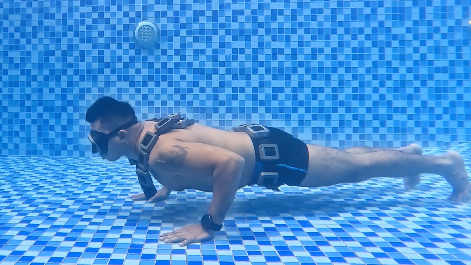 Video thumbnail for Most underwater push ups with a single breath (male) - 86 by Kamal Kaloi