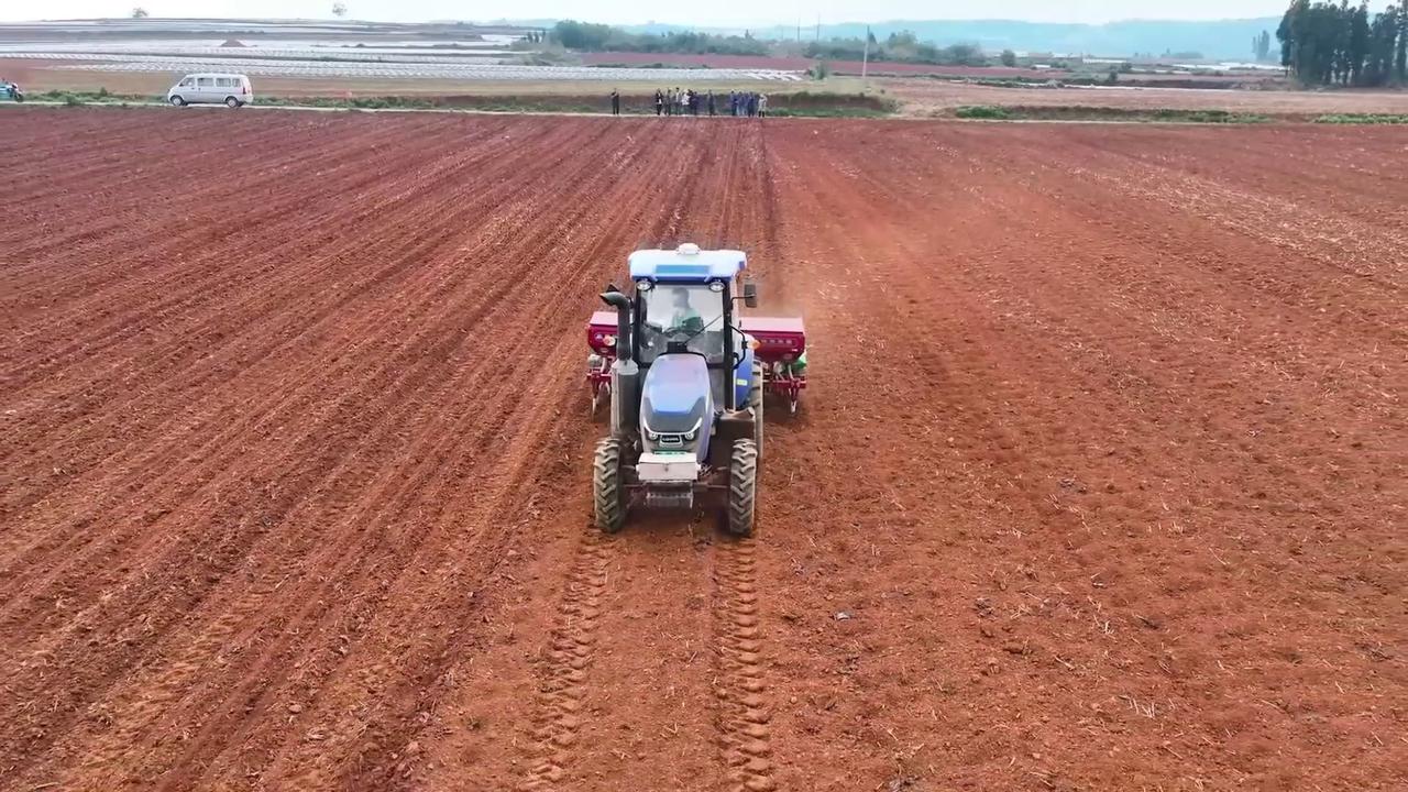 Video thumbnail for China: BeiDou-powered smart seeders transform farming in Qujing.