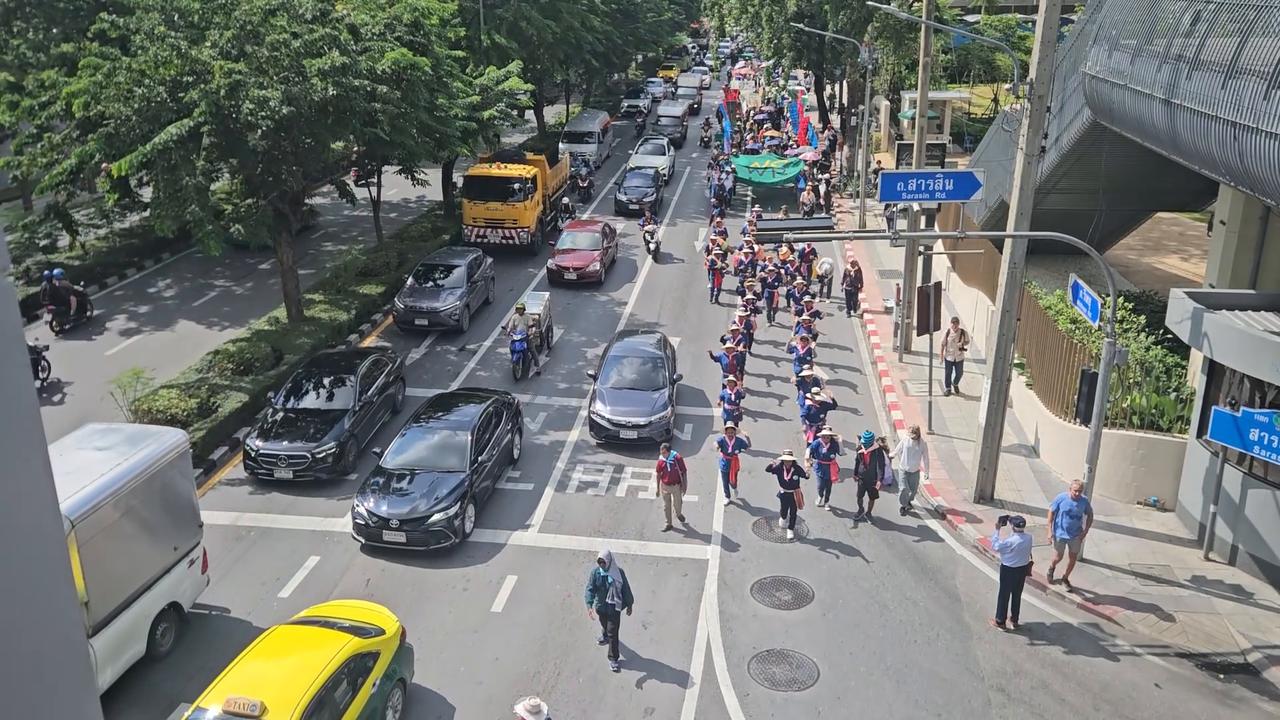 Video thumbnail for Thailand: Bangkok Rally IMF World Bank Meetings 36.