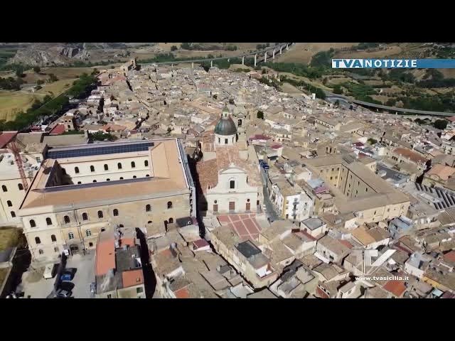 Video thumbnail for Caltagirone. Fuggono all’alt e gettano sostanza stupefacente dal veicolo in fuga. Due arresti della