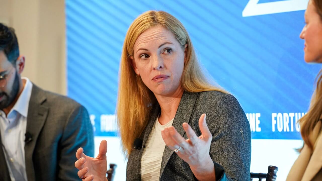 Video thumbnail for How many hours do C-suite execs expect their employees to work?