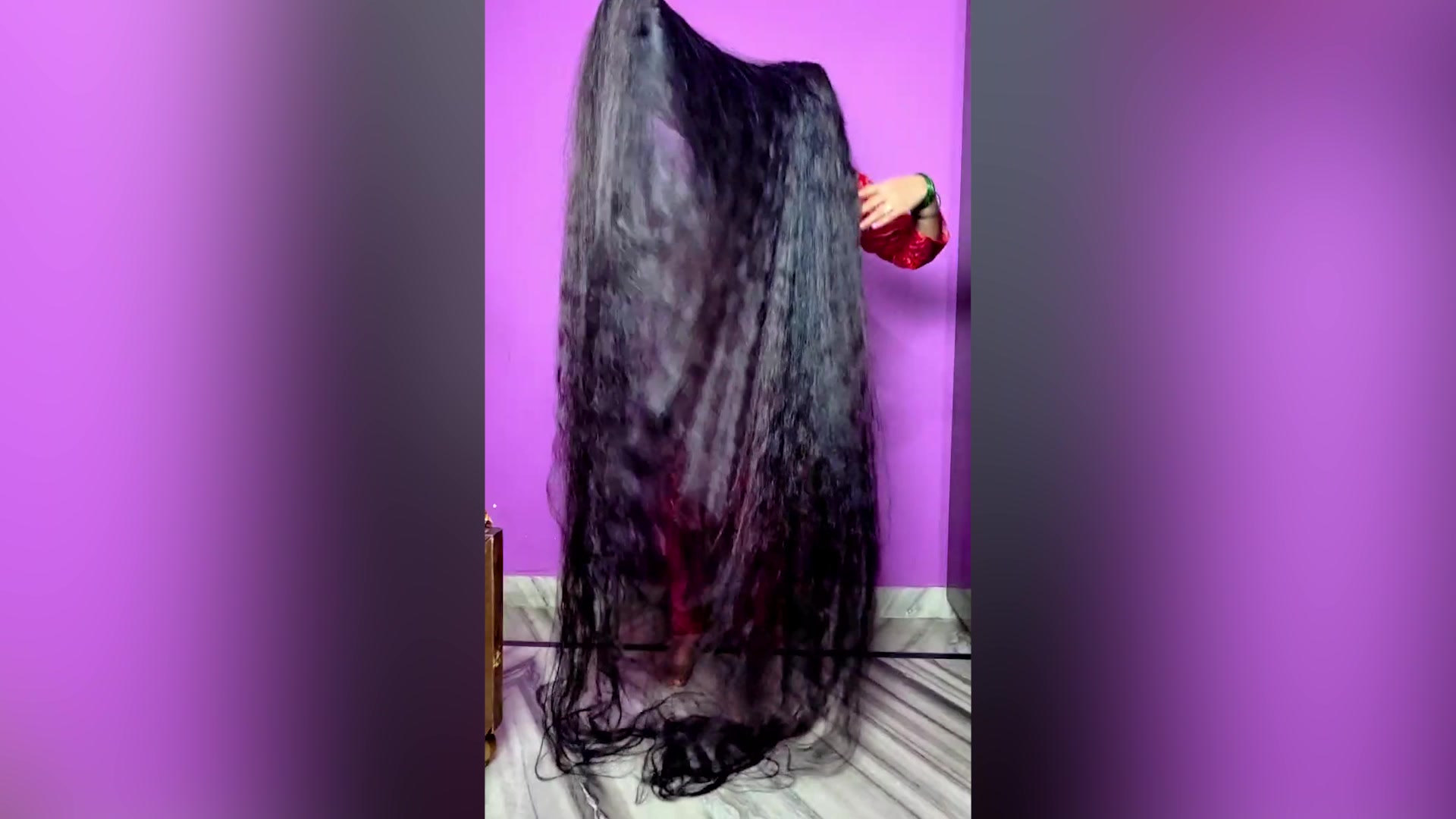 Video thumbnail for Longest hair on a living person (female)
