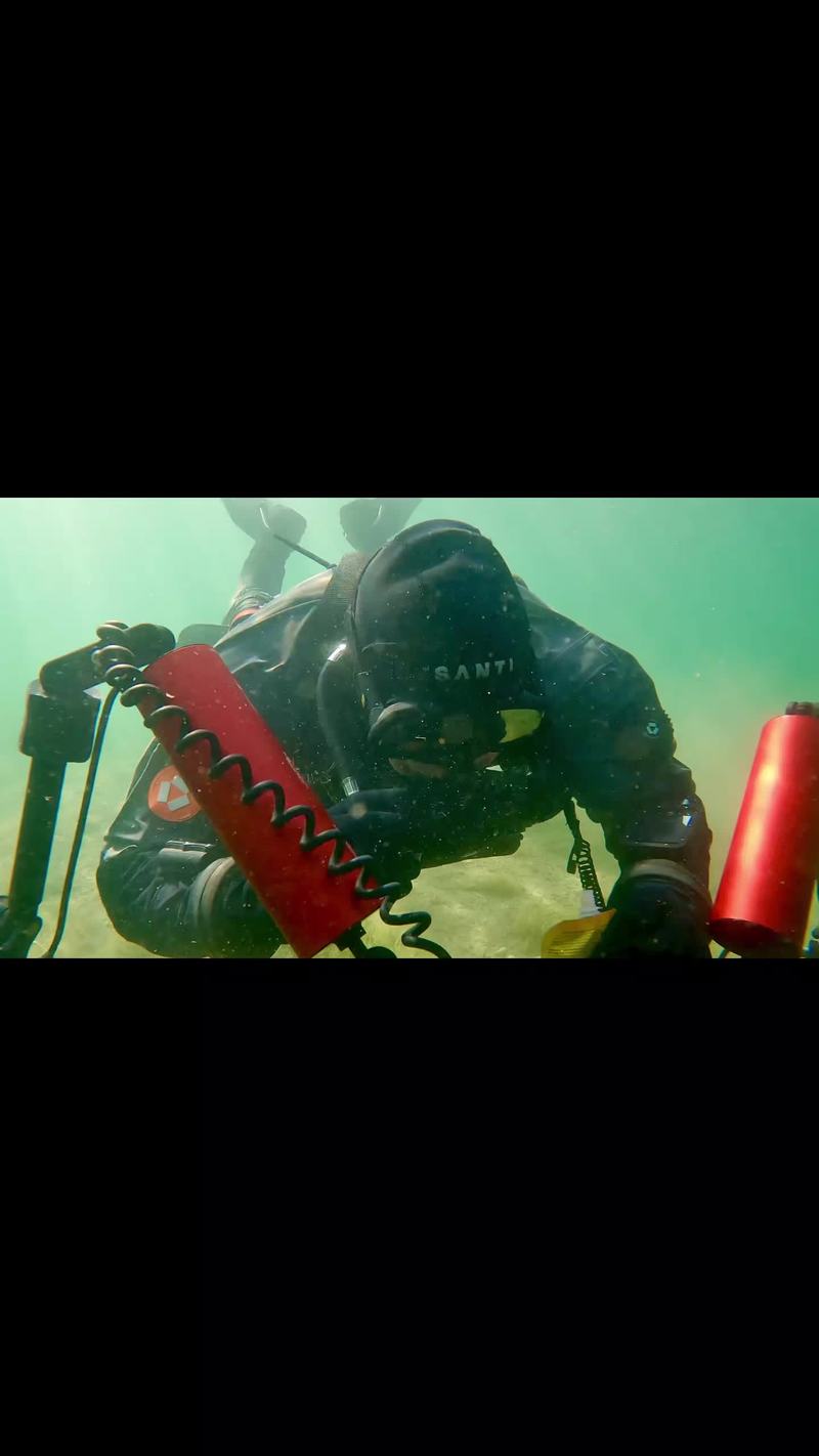 Video thumbnail for Romantic Underwater Lunch with Technical Rebreather Divers