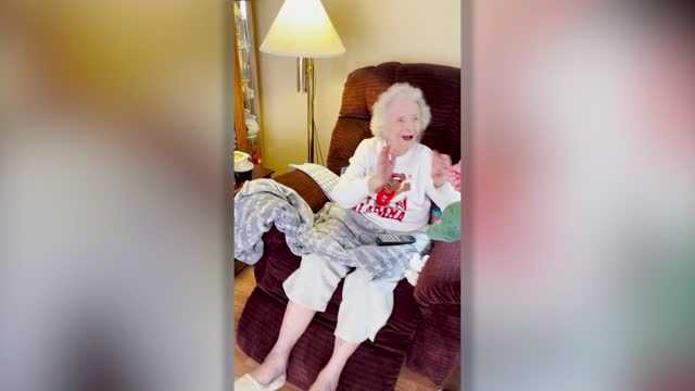 Video thumbnail for Great-Great-Grandmother Meets Baby After Six-Month COVID Separation | Happily TV