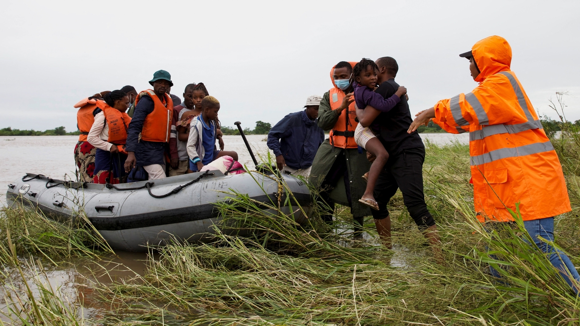 Video thumbnail for Mozambique floods: Rescue operations ongoing for stranded communities