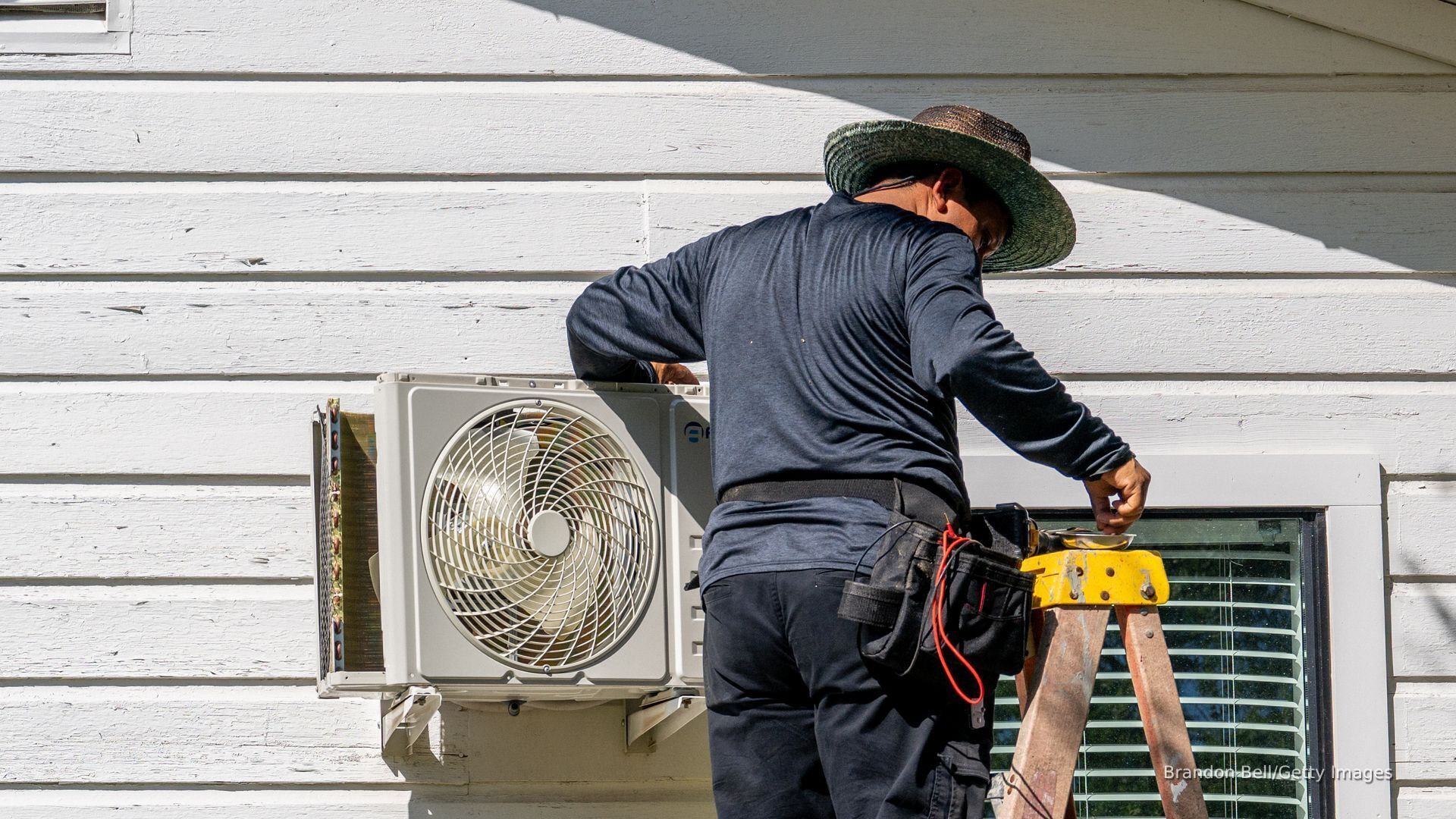 Video thumbnail for Bill mandating air conditioning in Texas rental units faces strong headwinds