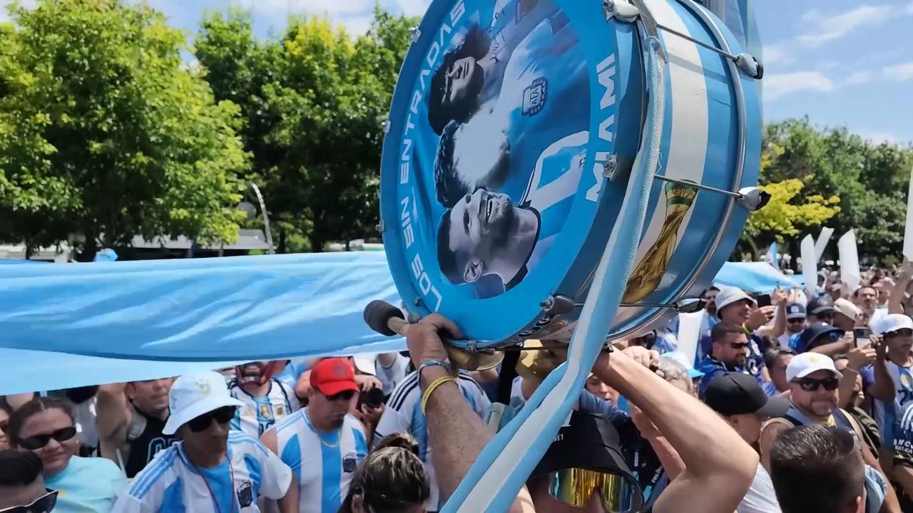 Video thumbnail for US: Argentina fans gather in Dallas ahead of Austria World Cup match.