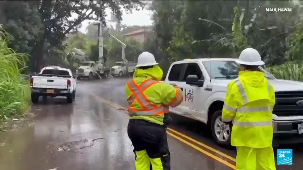 Video thumbnail for US : Hawaii narrowly avoids direct hit as Hurricane Lala brings strong weather