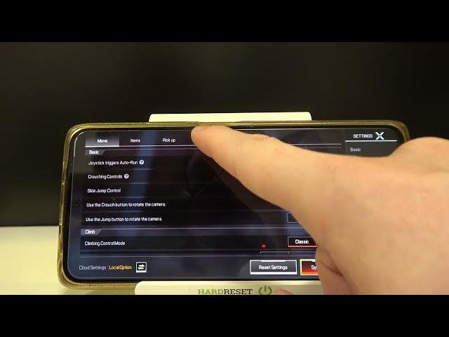 Video thumbnail for Apex Legends Mobile - How To Enable & Disable Quick Ping Wheel