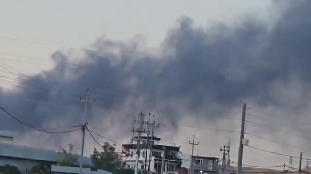 Video thumbnail for Iraq: Fire Erupts At Fuel Facility In Northern Iraq.