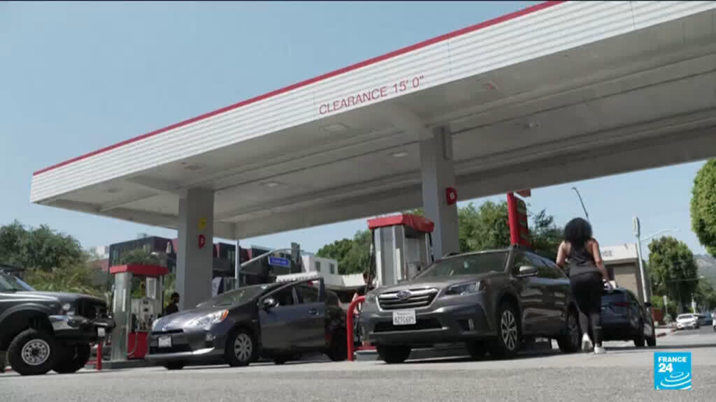 Video thumbnail for USA: Soaring petrol prices in California