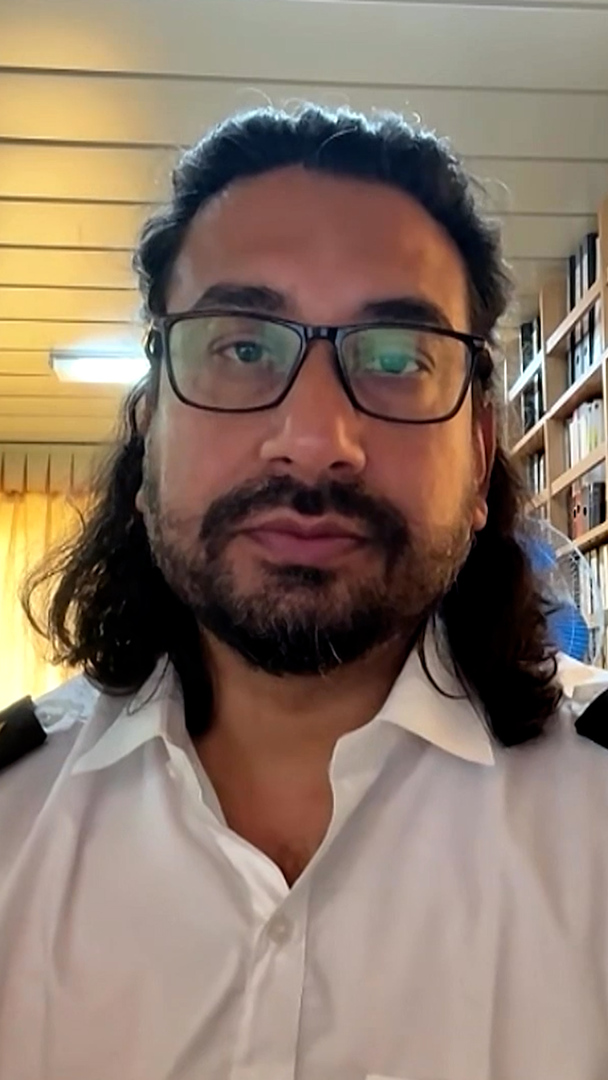 Video thumbnail for Captain warns ‘no ship will be a hero’ by risking Hormuz transit