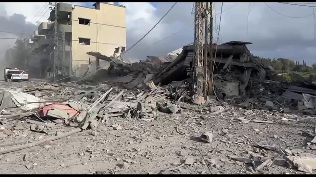 Video thumbnail for Lebanon: The aftermath of Israeli attack on Deir Qanoun En Nahr.