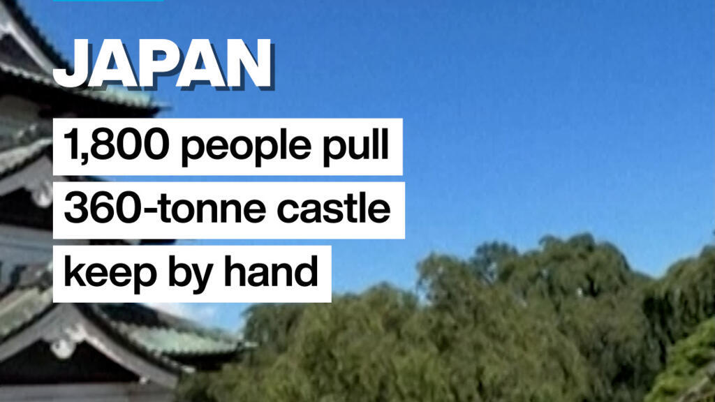 Video thumbnail for Japan: 1,800 people pull 360-tonne Hirosaki Castle keep by hand