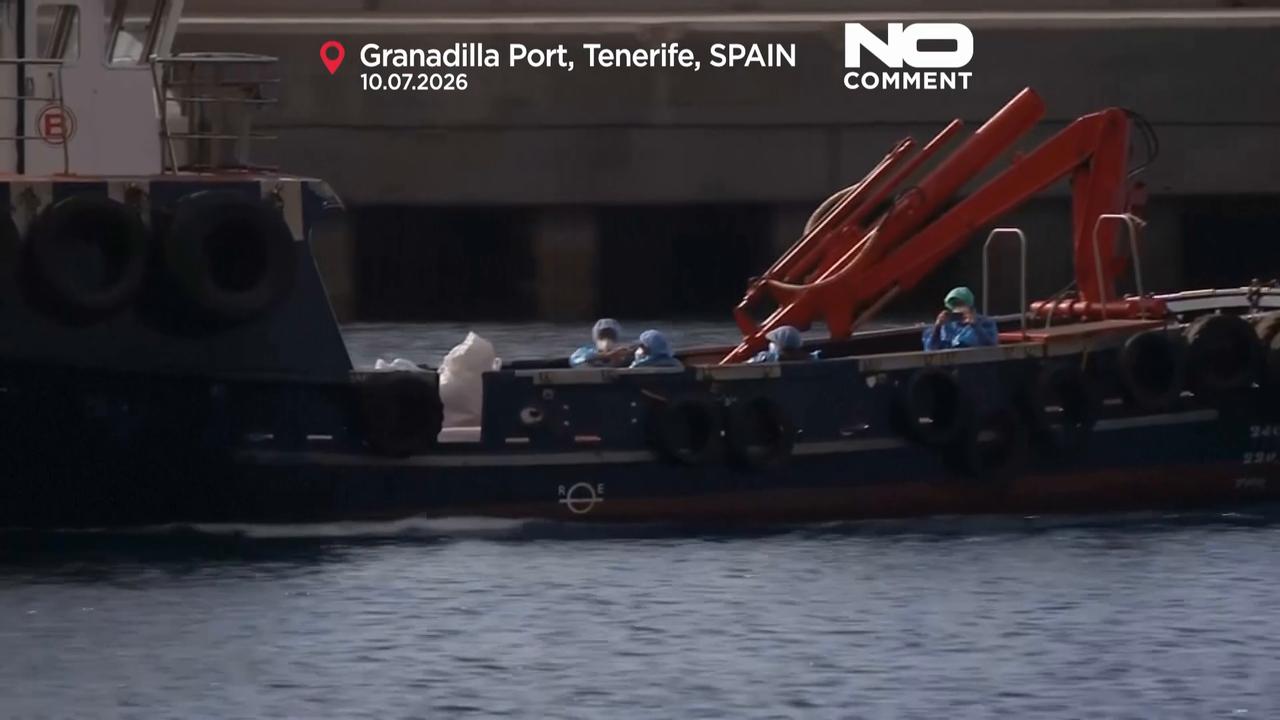 Video thumbnail for Watch: Passengers evacuated from hantavirus-hit cruise ship in Tenerife