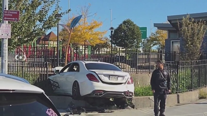Video thumbnail for 4 hurt after car plows through playground fence in chaotic Greenpoint crash