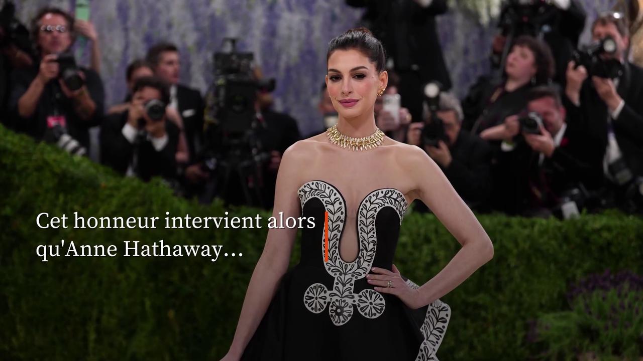 Video thumbnail for Anne Hathaway rejoint le plus prestigieux des clubs Disney.