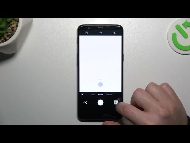 Video thumbnail for How to Add or Remove Watermark on OnePlus 5T