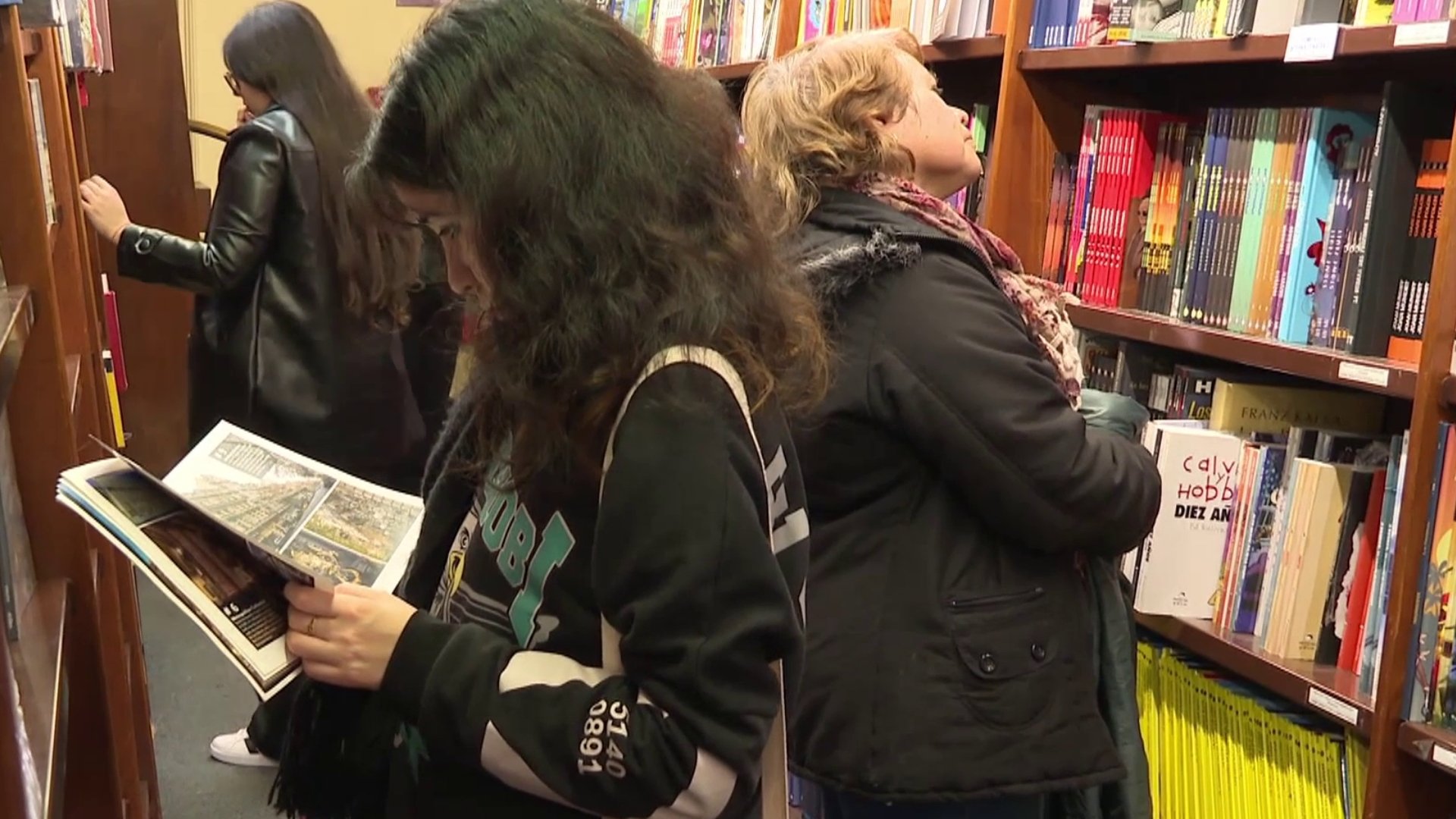 Video thumbnail for Buenos Aires bookshop crisis: Celebrated stores threatened by price de-regulation