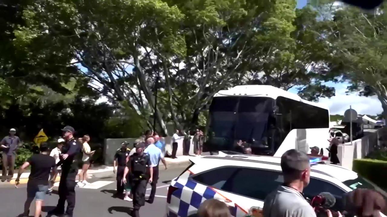 Video thumbnail for WATCH: Protesters attempt to blockade Iranian soccer team from leaving Australia hotel