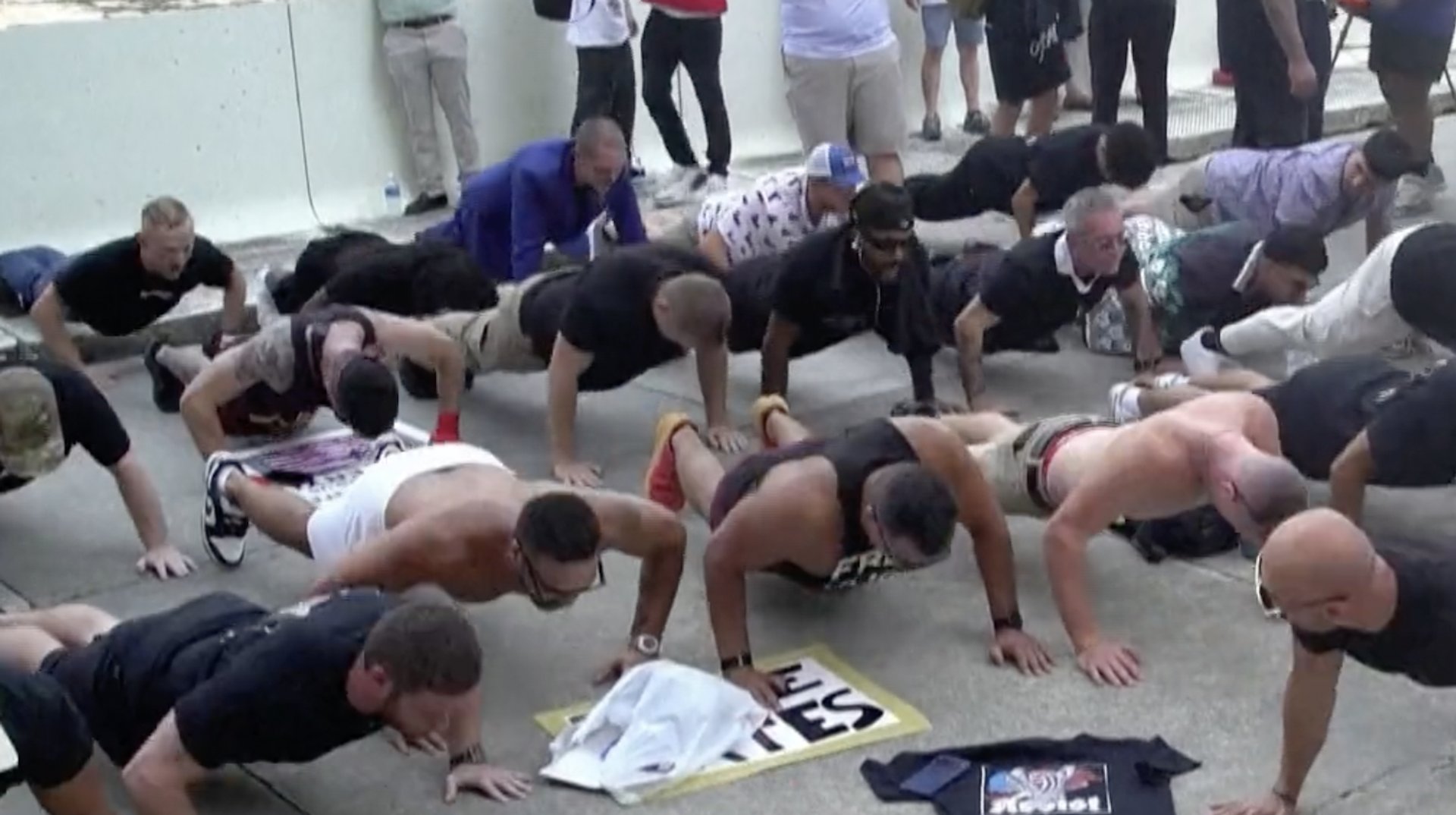 Video thumbnail for Tate supporters rally for brothers ahead of bail hearing in Miami