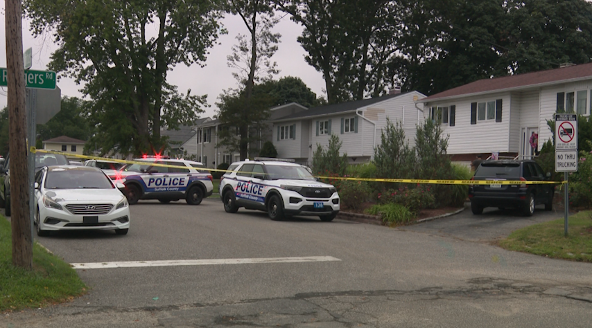 Video thumbnail for Suffolk police investigating broad daylight gunshot in West Babylon neighborhood