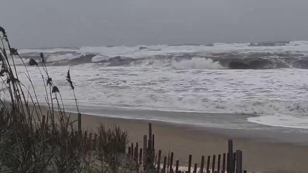 Video thumbnail for US: Nor’easter Batters North Carolina’s Outer Banks With Wind and High Waves 2.