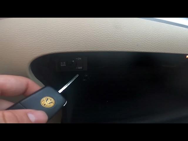 Video thumbnail for How to Turn Passenger Airbag On or Off in Volkswagen Golf VI ( 2008 - 2016 )