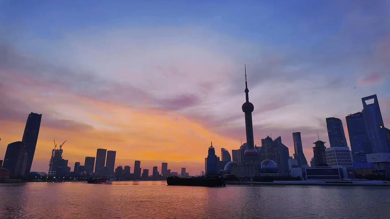 Video thumbnail for China: Sunrise Scenery at Lujiazui.