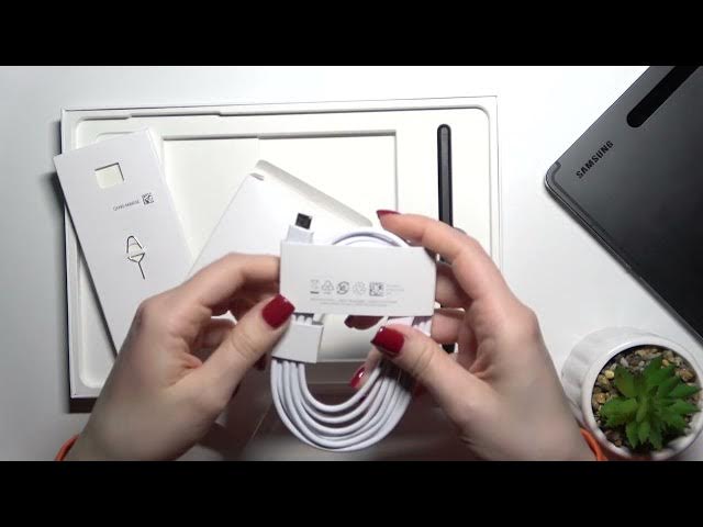 Video thumbnail for All Accessories in SAMSUNG Galaxy Tab S8 Box – What’s in the box?