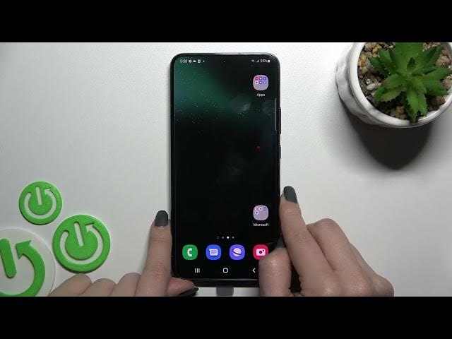 Video thumbnail for How to Create and Manage Home Screen Folders on SAMSUNG Galaxy S22+
