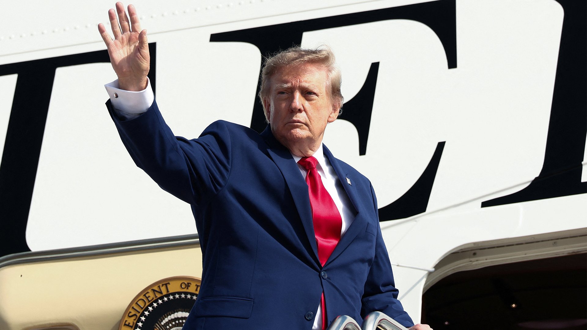 Video thumbnail for Trump told new press secretary to ‘reconsider’ role