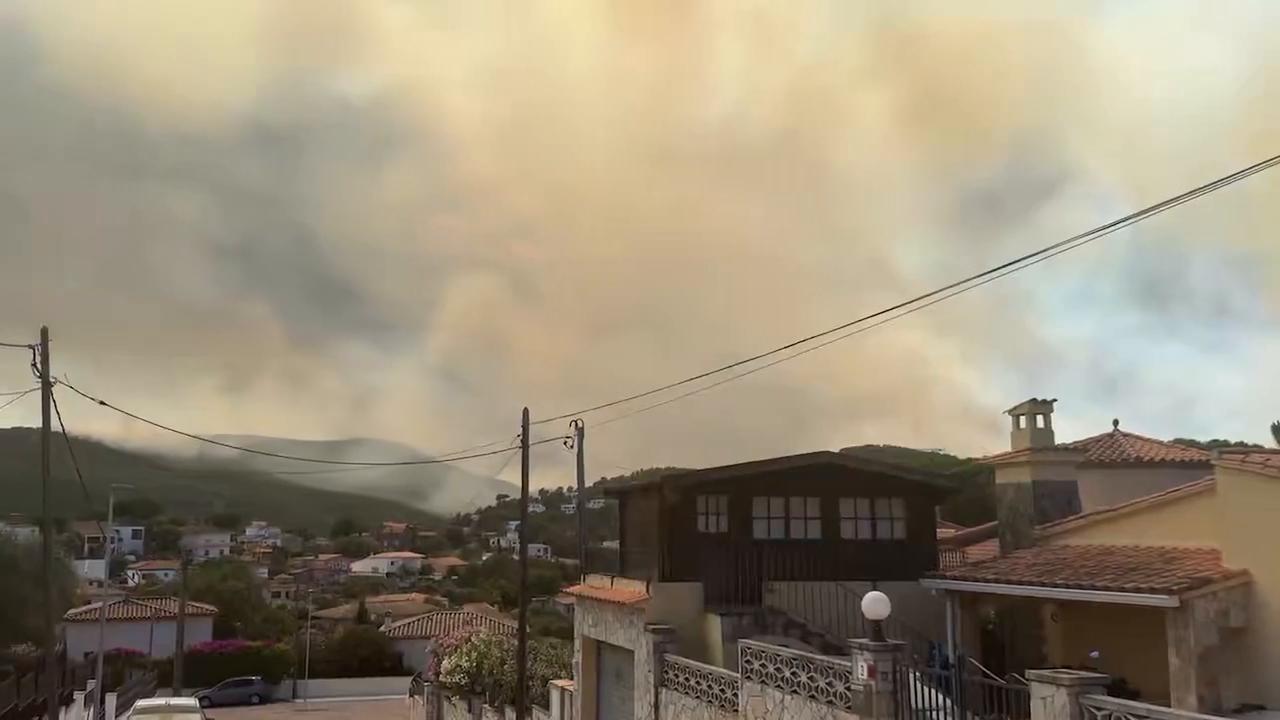Video thumbnail for Spain: Wildfire Near La Bisbal d’Empordà Forces Thousands to Shelter in Place 2.