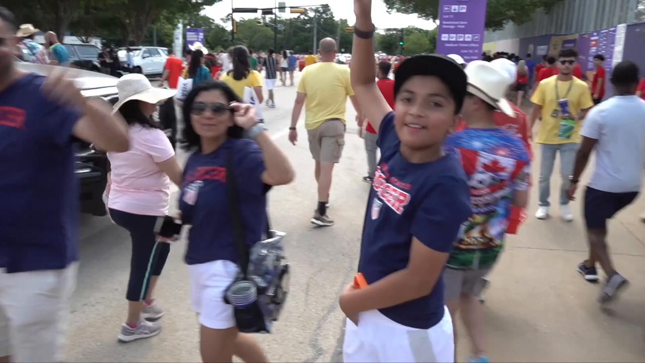 Video thumbnail for US: Egypt fans celebrate World Cup Round of 16 qualification in Dallas.