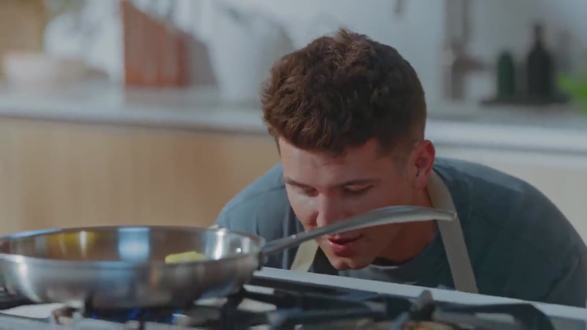 Video thumbnail for The Best Ever Chocolate Chip Cookies(720P_HD)