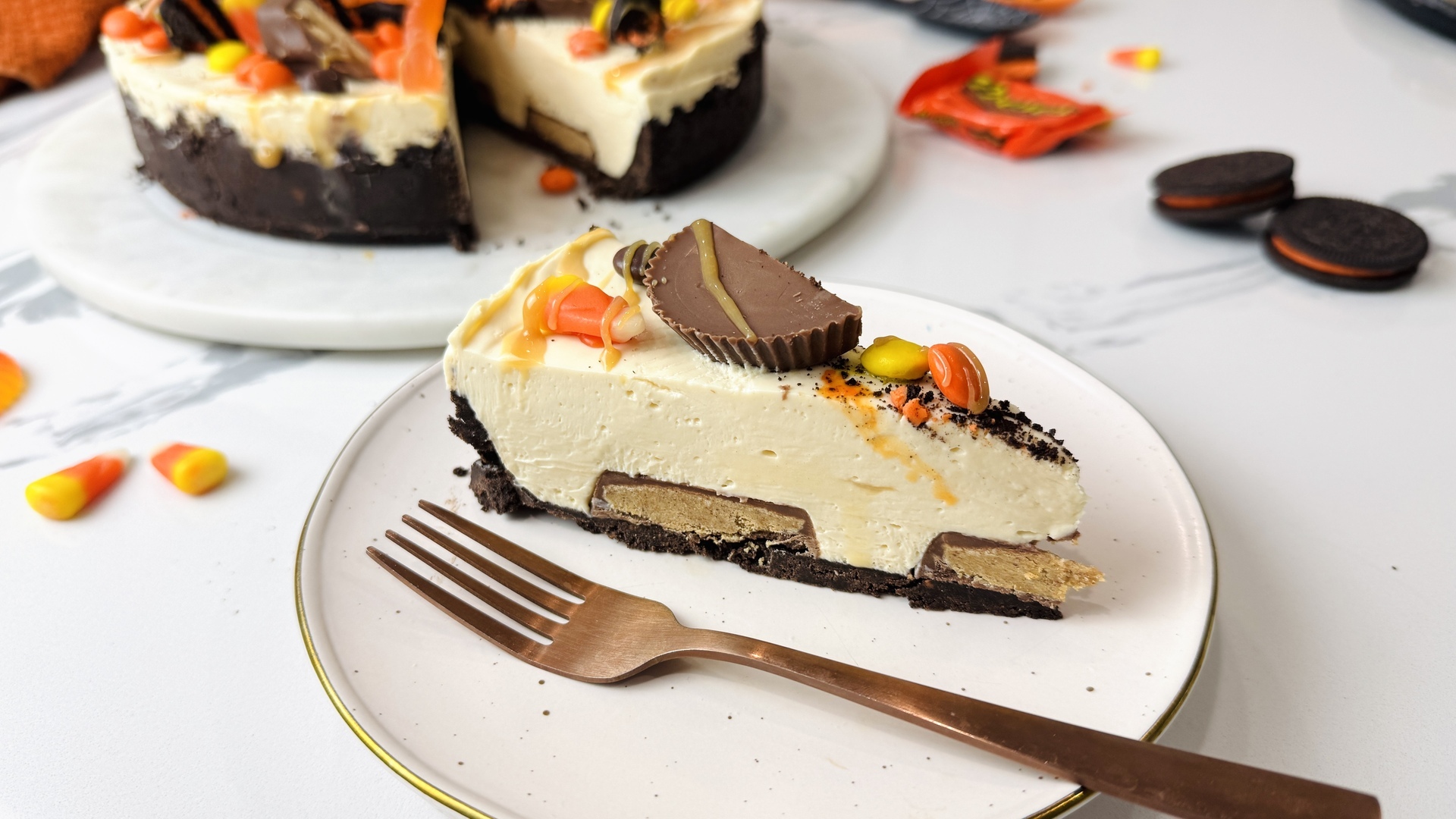 Video thumbnail for No-Bake Halloween Candy Cheesecake Recipe