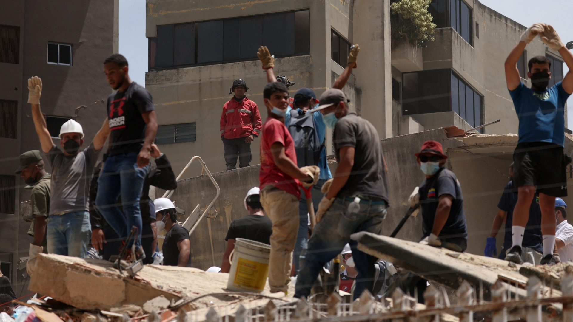 Video thumbnail for Venezuela earthquakes: Bodies pulled from the rubble as death toll rises