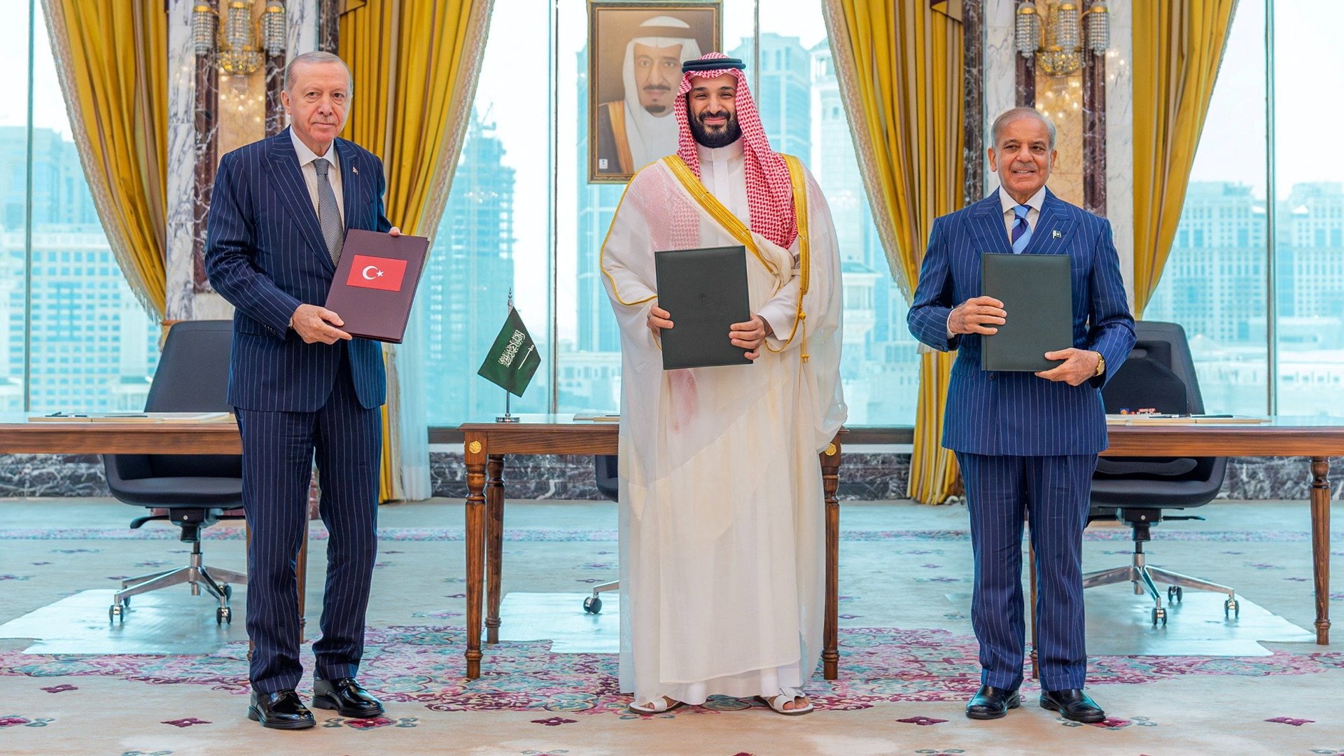 Video thumbnail for Saudi Arabia, Turkiye and Pakistan sign joint defence pact