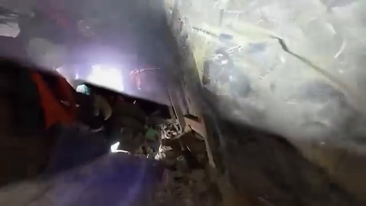 Video thumbnail for Venezuela: Rescuers dig through Venezuela earthquake rubble after signs of life reported.
