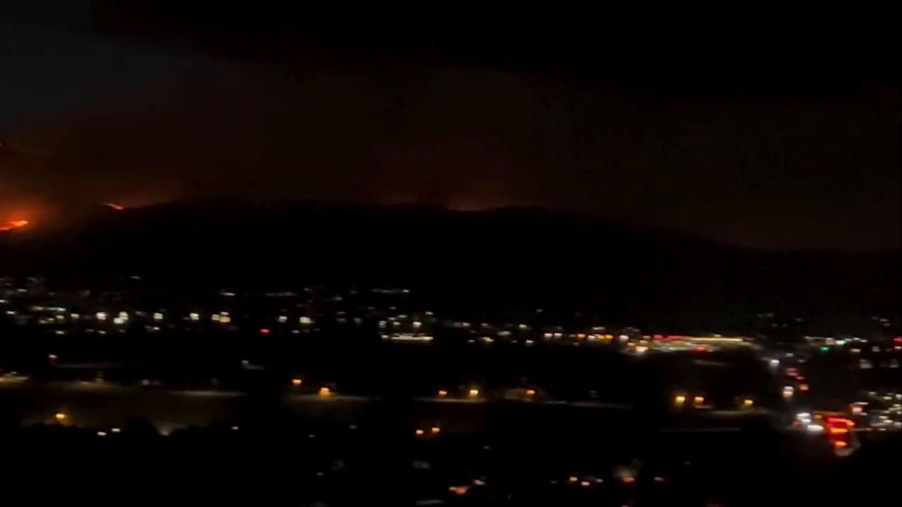 Video thumbnail for US: Hawk Fire Burns Structures, Forces Mass Evacuations in Reno Area.