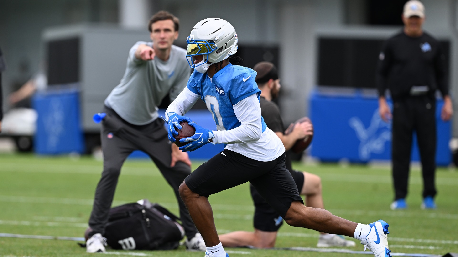 Video thumbnail for Jahmyr Gibbs Sets New Record for NFL Running Back Pay