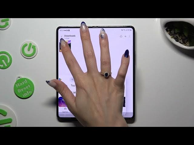 Video thumbnail for How to Open Apps in the Floating Windows Mode on SAMSUNG Galaxy Z Fold5 - Pop Up View