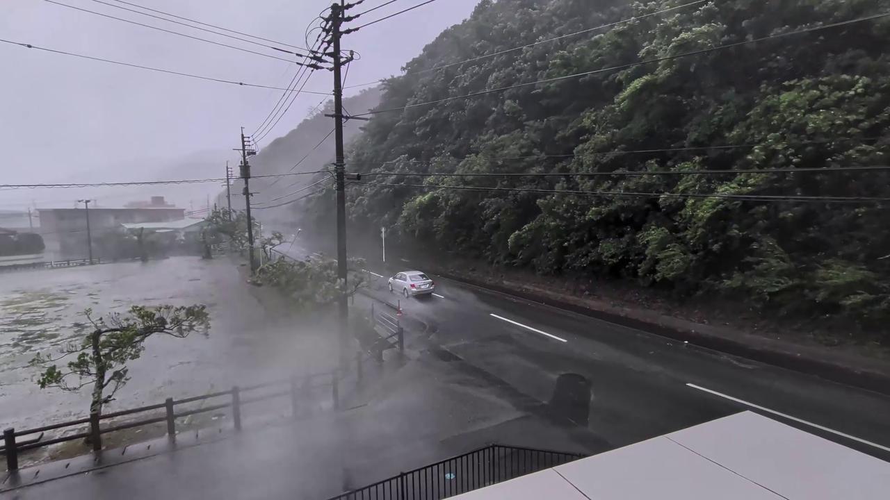 Video thumbnail for Japan: Typhoon Dolphin Brings Strong Winds and Heavy Rain to Amami and Okinawa 5.