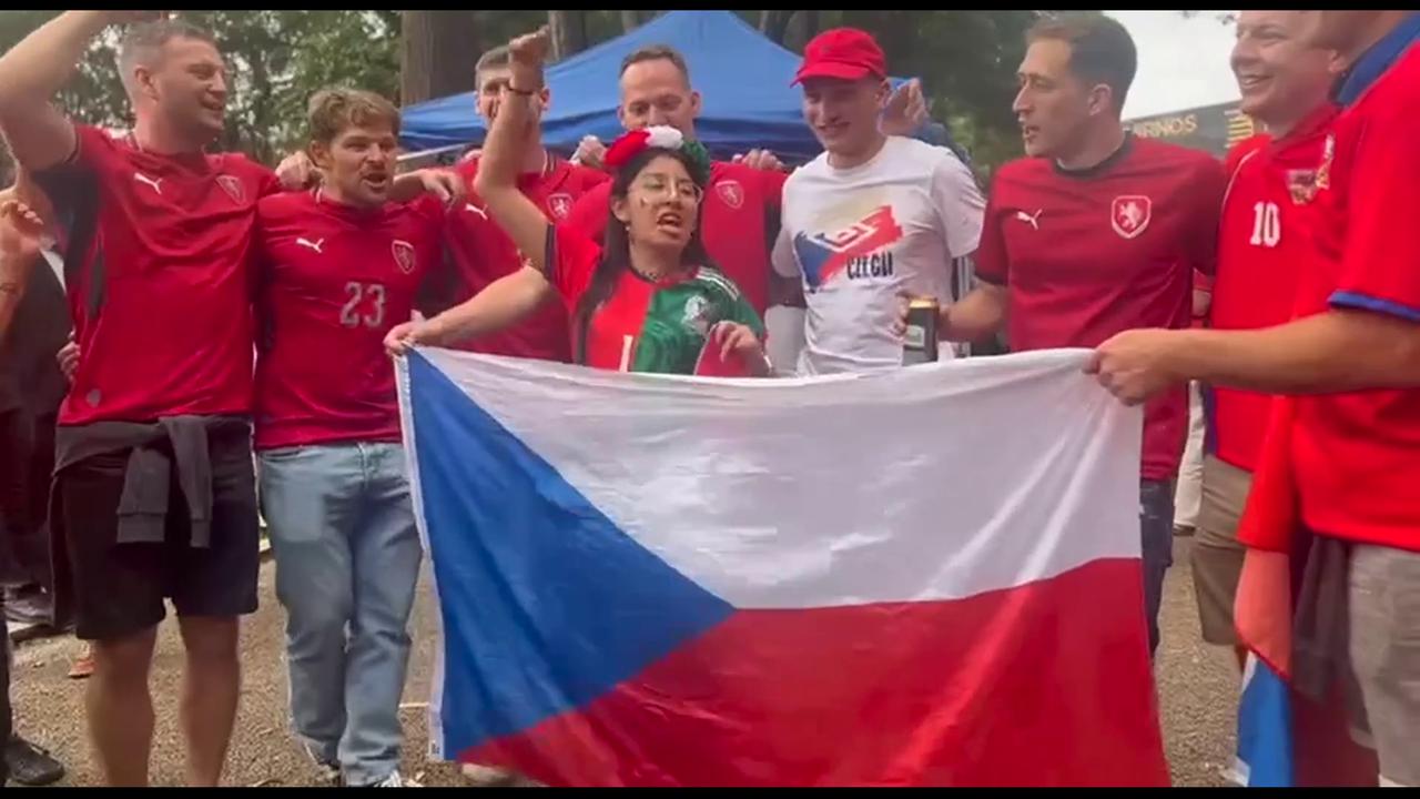 Video thumbnail for Mexico: Mexico Czechia Fans Share Friendship.