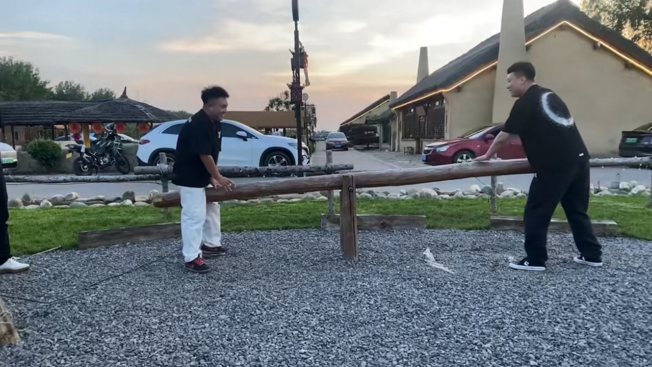 Video thumbnail for Hilarious Log Seesaw Fall in Zhejiang Playground