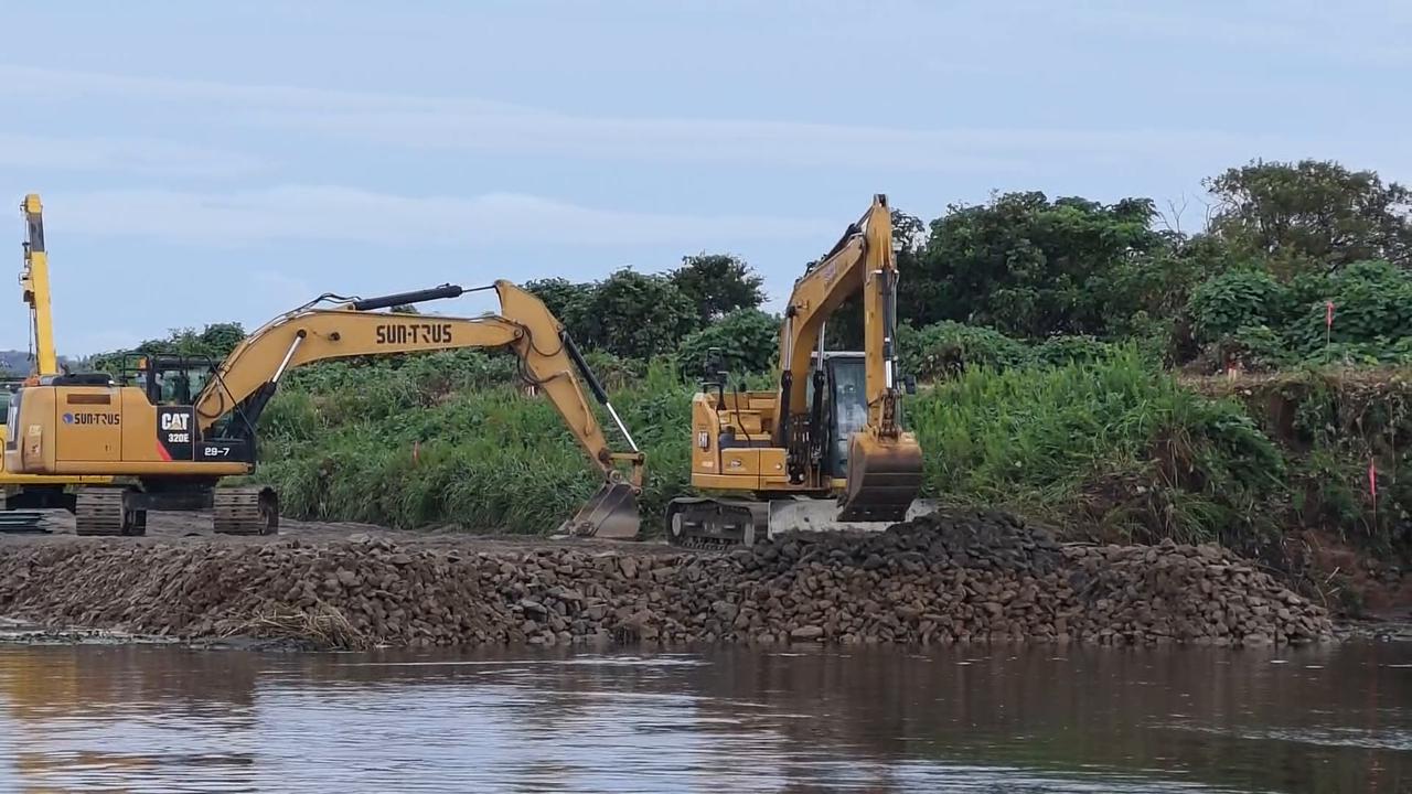 Video thumbnail for Japan: Week after Typhoon Dujuan.